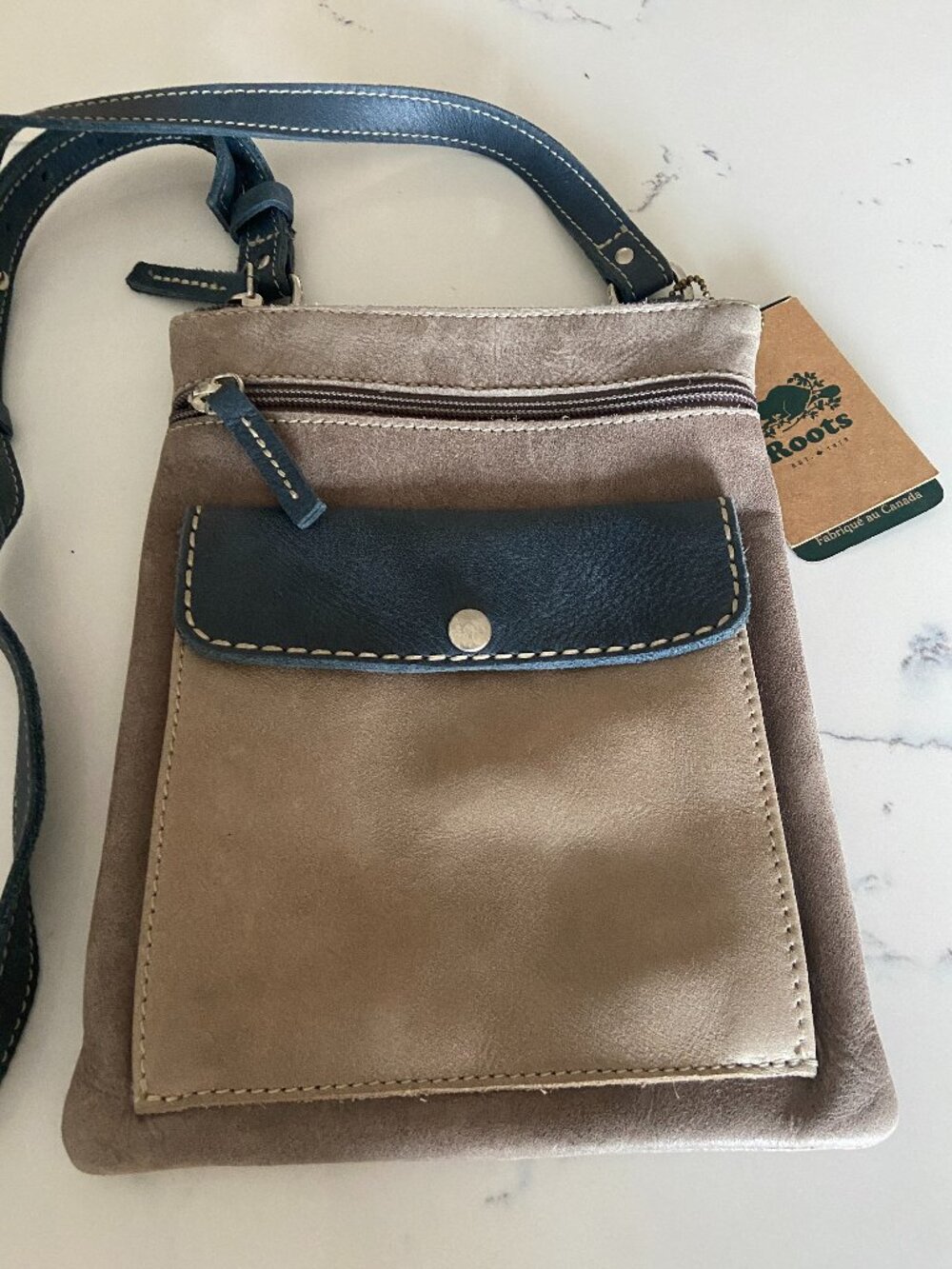 Roots Liberty Leather Crossbody Bag NWT Made in Canada Adjustable Strap